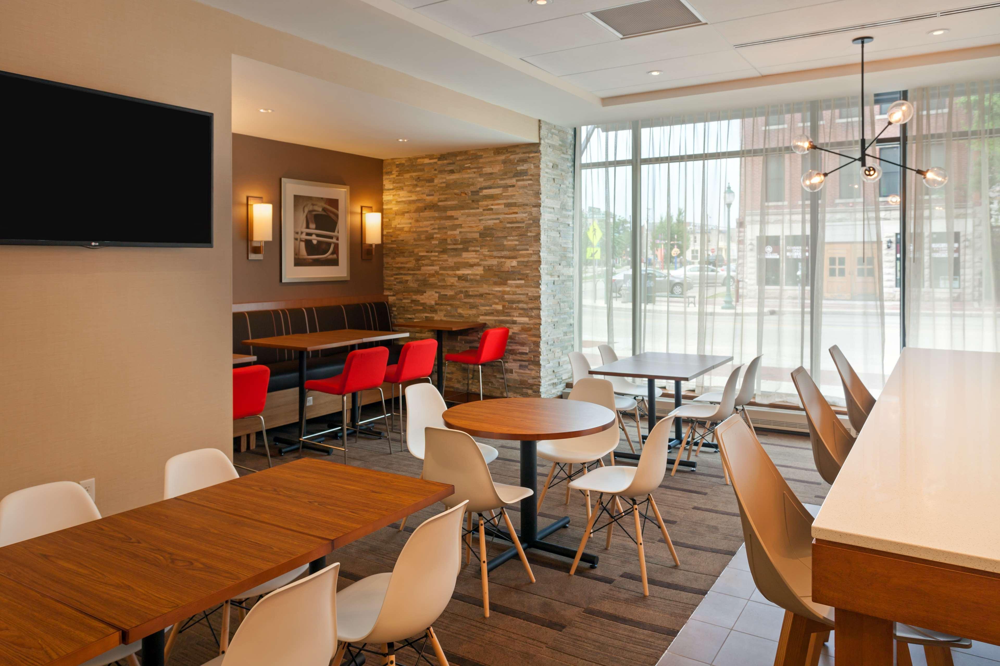 Hyatt Place Bloomington Indiana Exterior photo